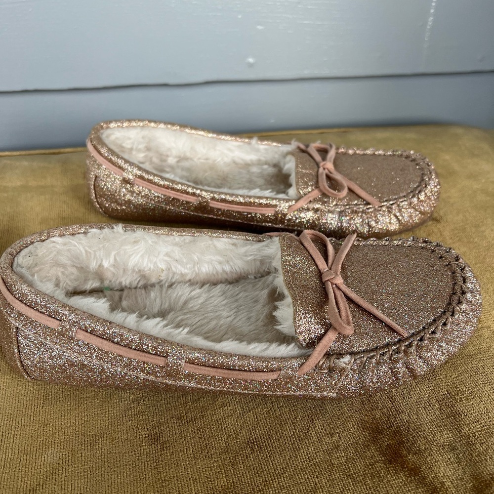 Rose gold sparkle kid’s (5) moccasin-like new
